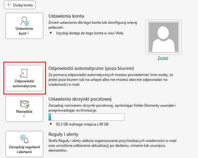 Zrzut ekranu ustawień konta Outlook z wyróżnioną sekcją „Odpowiedzi automatyczne”
